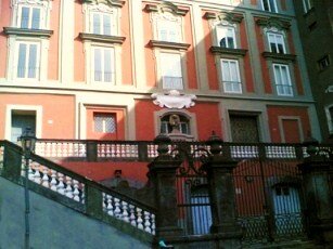 Sant'Antoniello a Port'alba, facciata